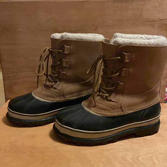 Outbrook boots with warm, insulating liner, men's size 8 - Picture 2 of 12